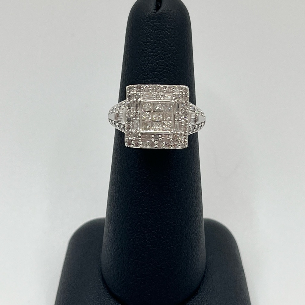 Elegant Silver Square Ring